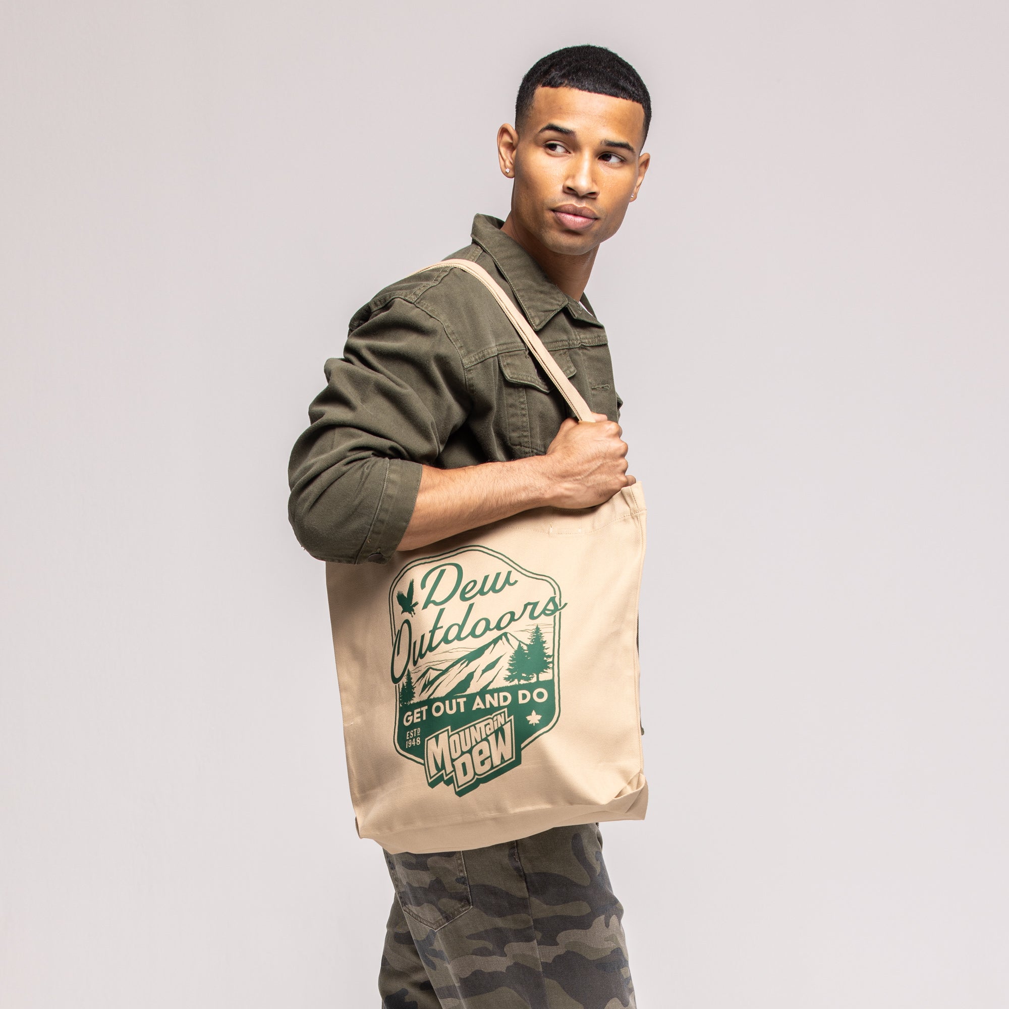 Cream canvas tote bag printed with green 